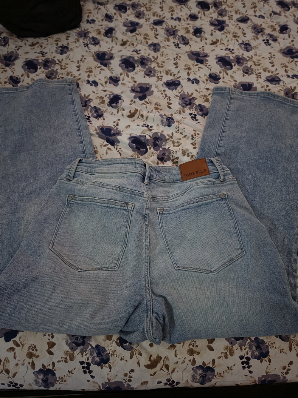 Judy Blue Light Wash Straight Leg Jeans - Picture 4 of 4
